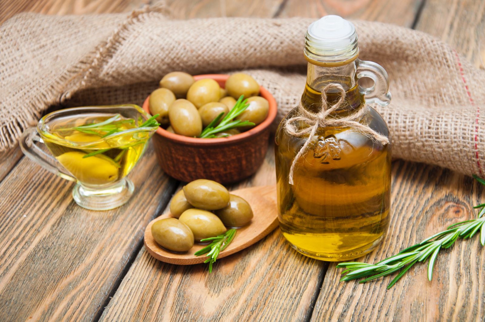 Za mediteransko prehrano je oljčno olje pravi naravni zaklad